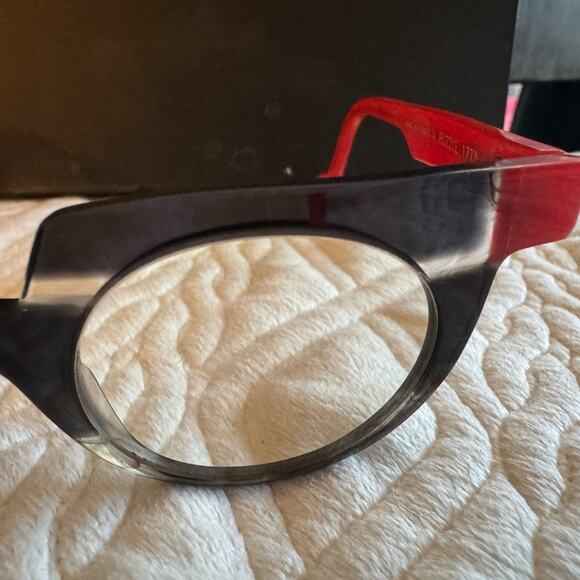 Anne & Valentin custom frames hand crafted in France 
Eyeglass Art Red Black - Picture 7 of 8